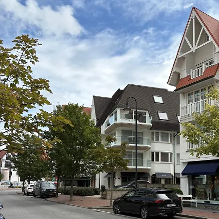 Lägenhet 4 Personen In Het Zoute , Met Terras En Garage 2 Wagens *